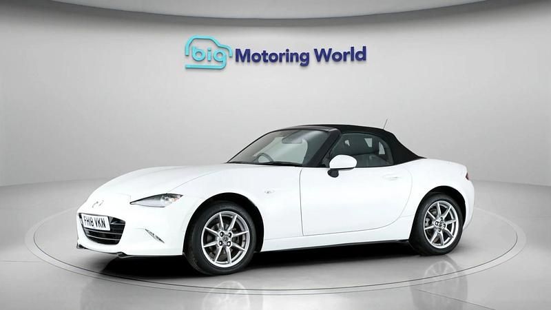 Used Mazda MX5 131 HP (96 kW) 2018 White Cabriolet