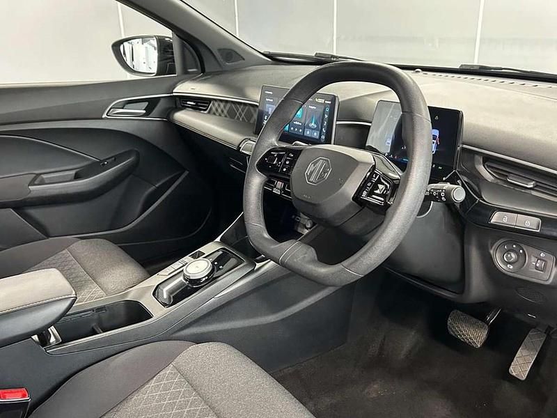 Usado MG MG3 SE 194 HP (142 kW) 2025 Preto Citadino
