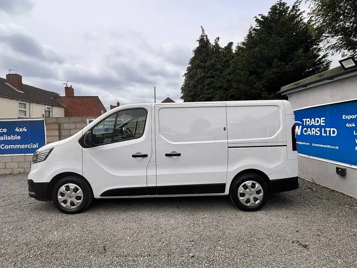 Used Renault Trafic Business 2023 White MPV