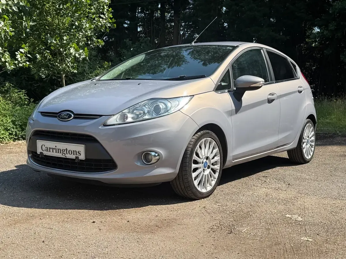 Used Ford Fiesta Titanium 96 HP (70 kW) 2012 Silver Hatchback