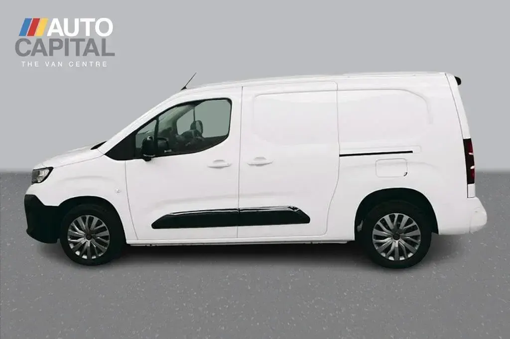 Used Peugeot Partner 100 HP (73 kW) 2024 White MPV