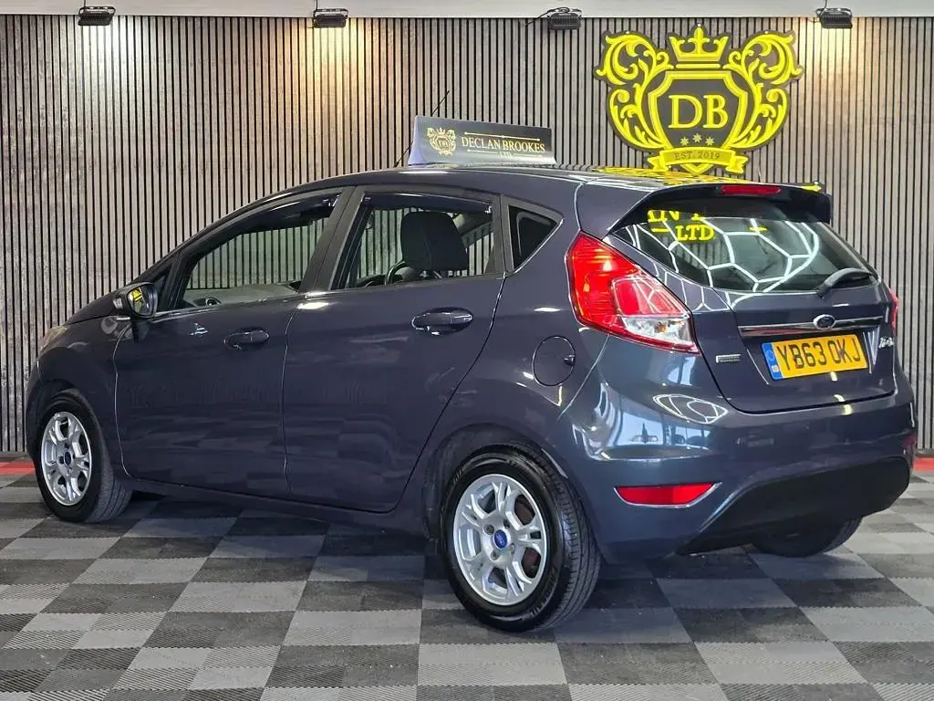 Used Ford Fiesta Zetec 95 HP (69 kW) 2014 Grey Hatchback