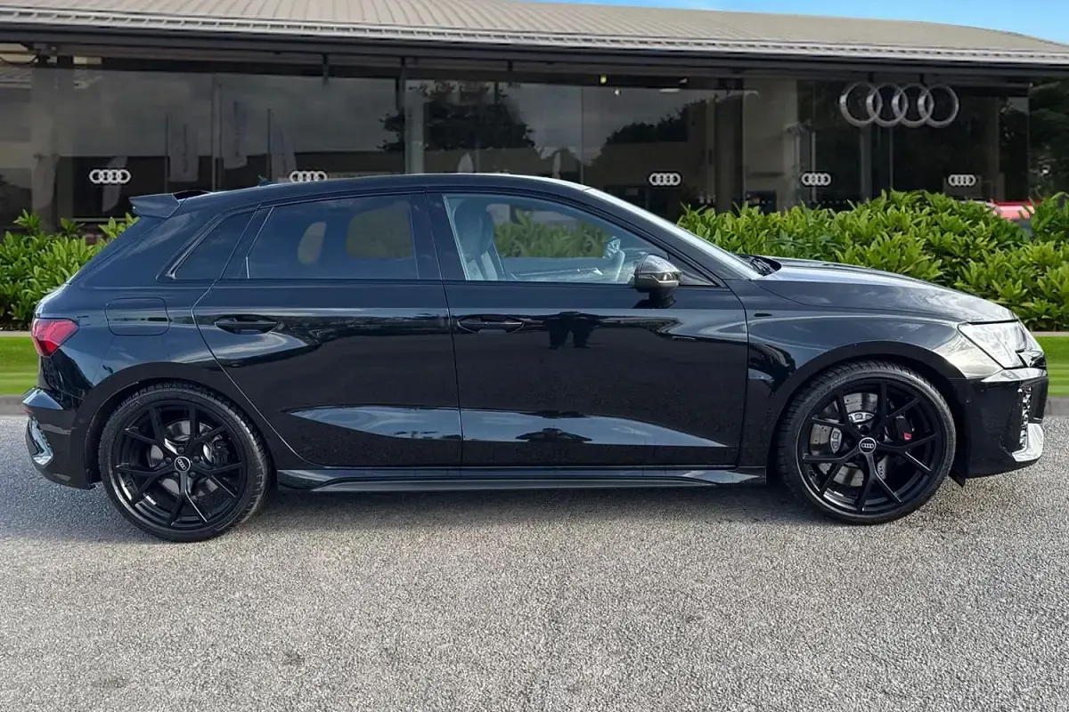 Usado Audi RS3 Sportback Advanced 400 HP (294 kW) 2024 Preto Citadino
