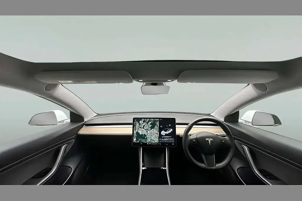 Used Tesla Model 3 Standard Range 239 kW (325 HP) 2019 White Sedan
