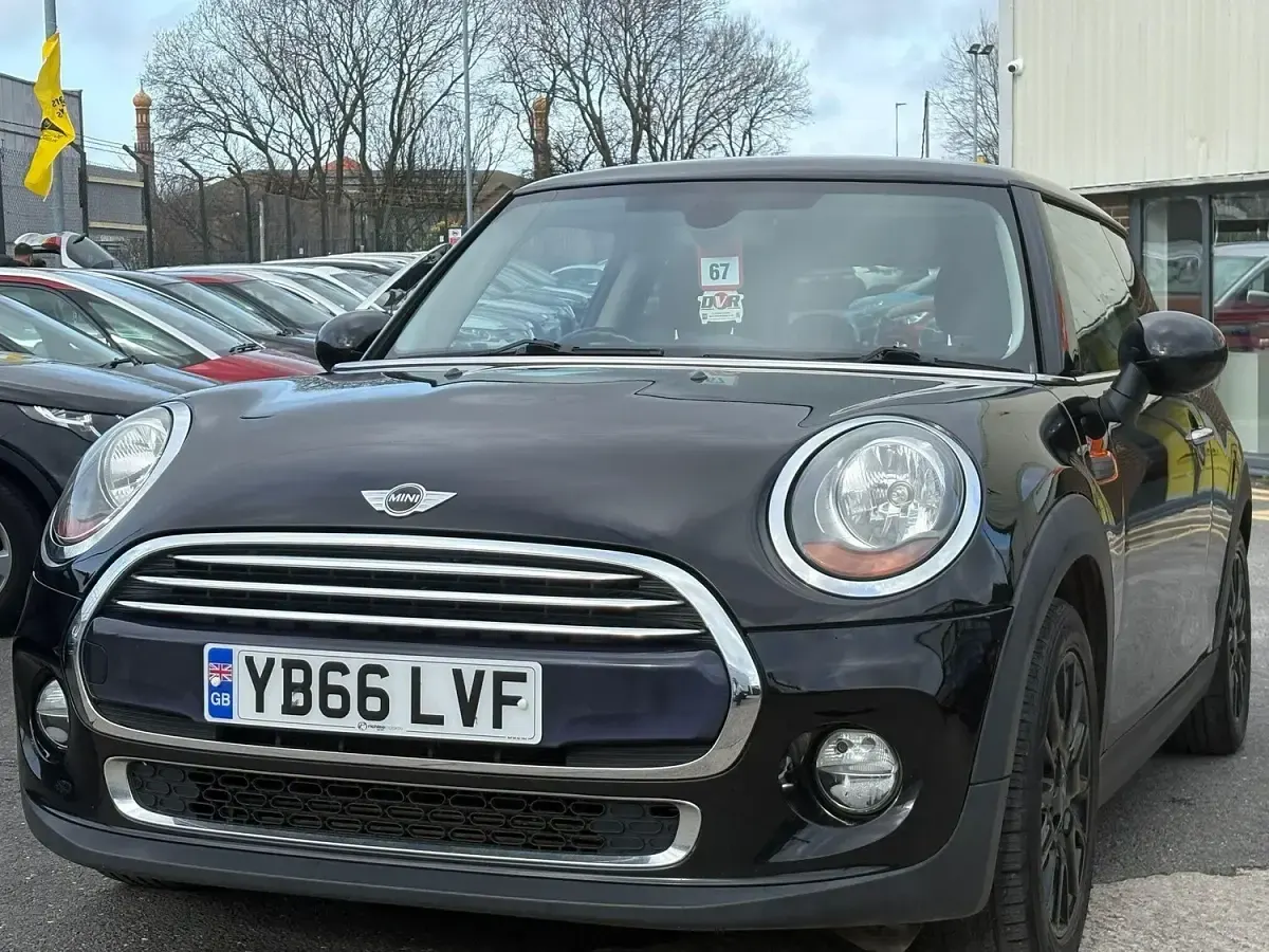 Used Mini Cooper Hatch 136 HP (100 kW) 2016 Black Hatchback
