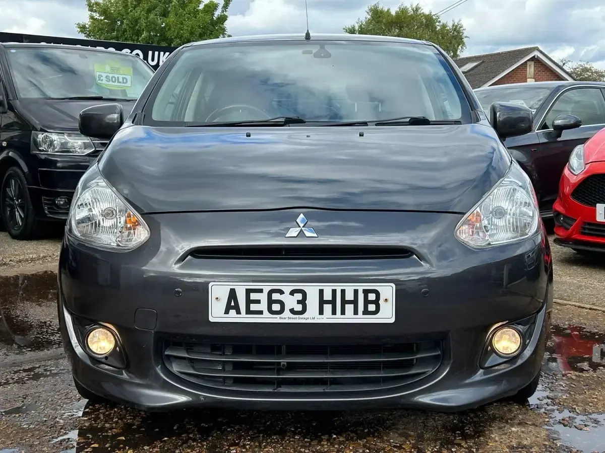 Usado Mitsubishi Mirage 79 HP (58 kW) 2013 Cinzento Citadino