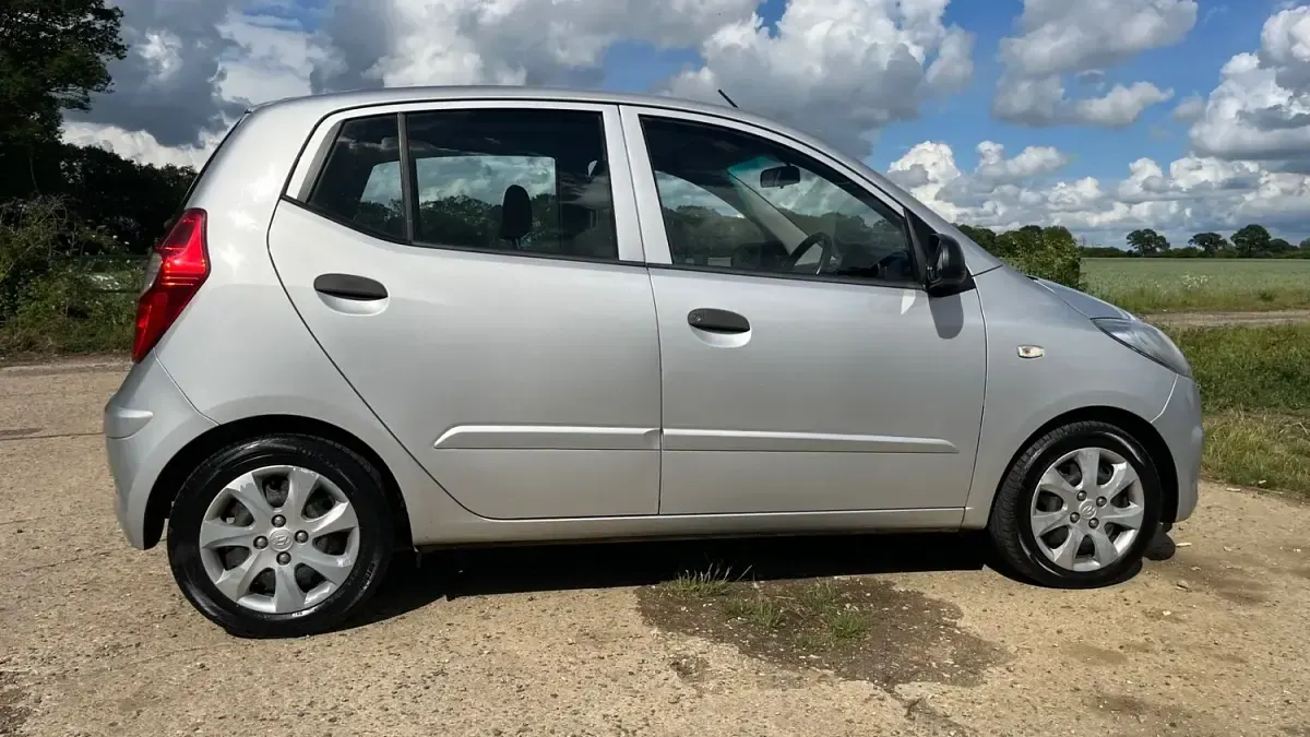 Used Hyundai i10 Classic 86 HP (63 kW) 2012 Silver Hatchback