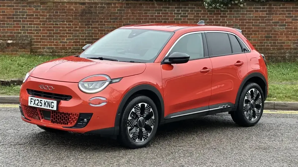 Usado Fiat 600 La Prima 134 HP (98 kW) 2025 Laranja Citadino