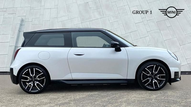 Used Mini Cooper Hatch 135 kW (184 HP) 2025 White Hatchback