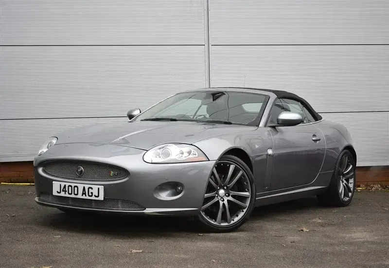 Usado Jaguar XK 300 CV (220 kW) 2006 Gris Descapotable
