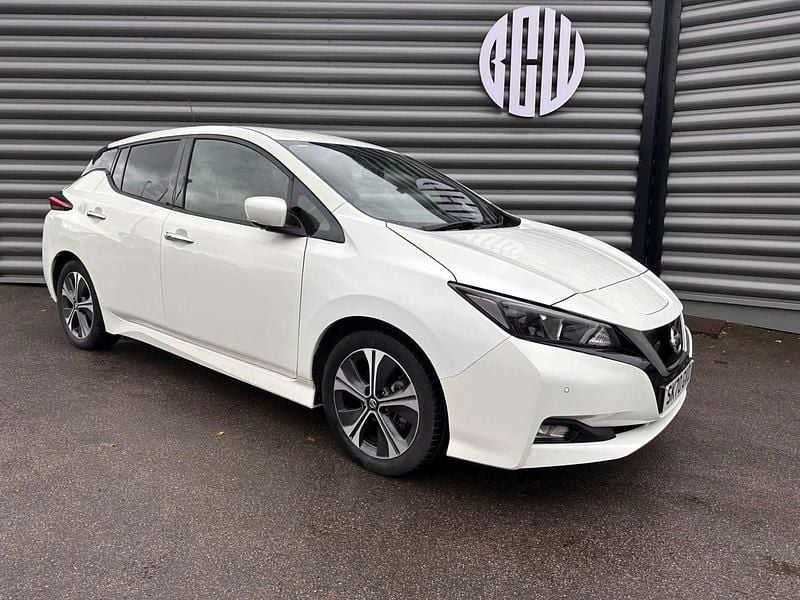 White Used 2020 Nissan Leaf N-Connecta Hatchback | £9,350 (Fair price) - Image 1/4
