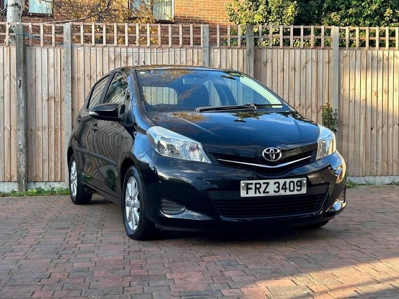 Black Used 2013 Toyota Yaris Hatchback | £6,200 (Good price) - Image 1/4
