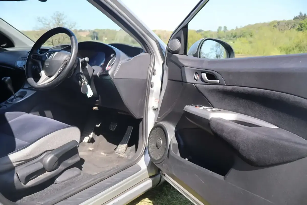 Begagnad Honda Civic EX 138 HK (101 kW) 2007 Silver Halvkombi