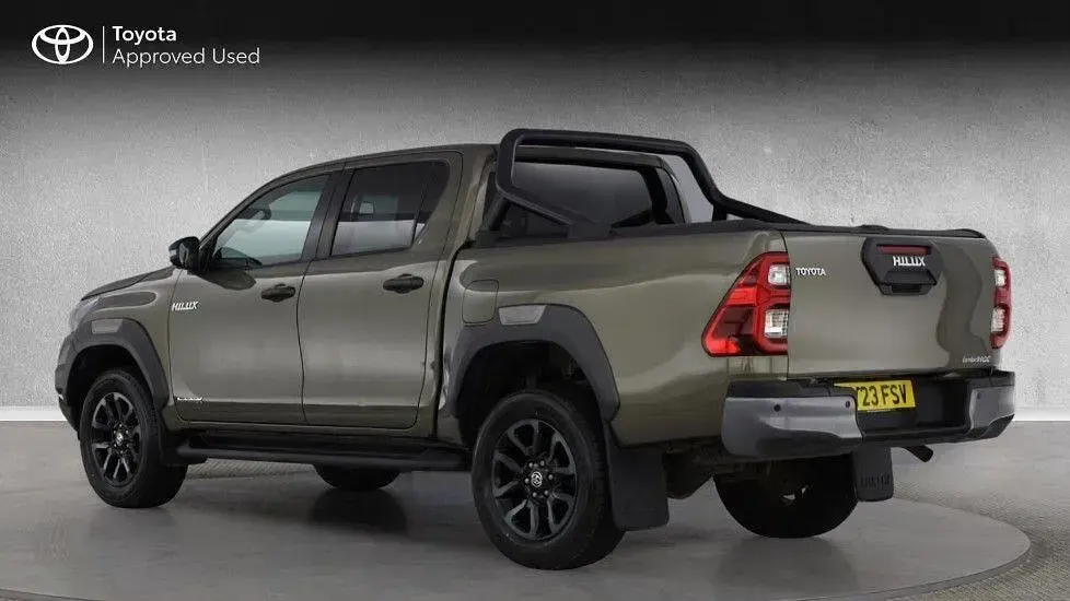 Used Toyota HiLux 204 HP (150 kW) 2023 Bronze Pickup