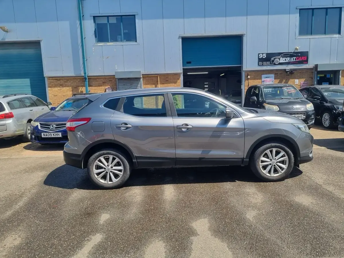 Used Nissan Qashqai Acenta 115 HP (84 kW) 2016 Grey SUV