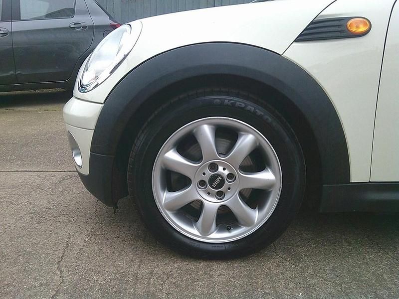 Begagnad Mini Cooper Cabriolet 2009 Vit Cab
