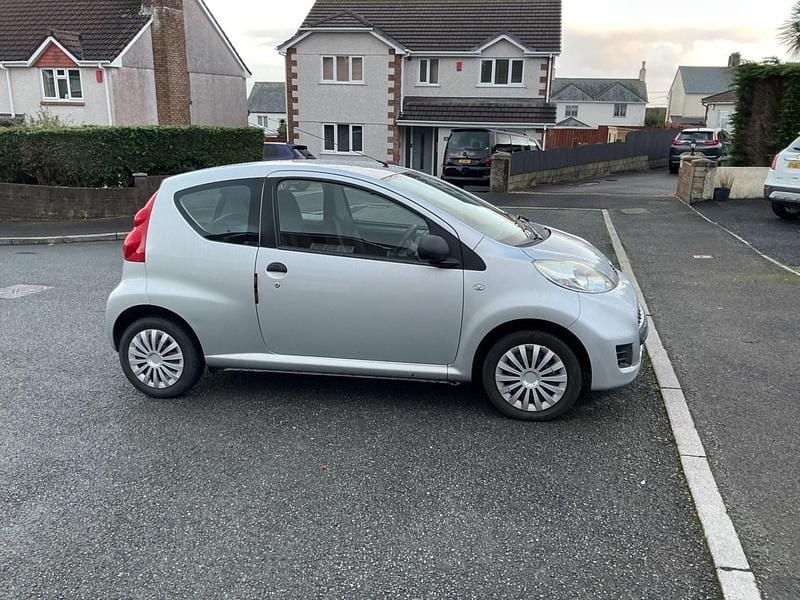 Silver Used 2012 Peugeot 107 Hatchback | £2,350 (Good price) - Image 1/4