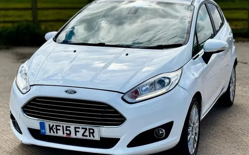 Used Ford Fiesta Titanium 101 HP (74 kW) 2015 White Hatchback