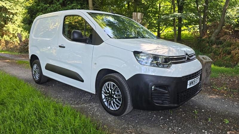 Used Citroën Berlingo PureTech 110 HP (80 kW) 2019 White MPV