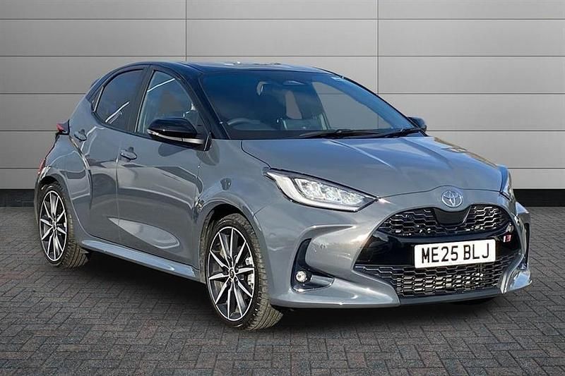 Storm grey with black roof Used 2025 Toyota Yaris Hybrid Sport Hatchback | £25,695 (Fair price) - Image 1/3