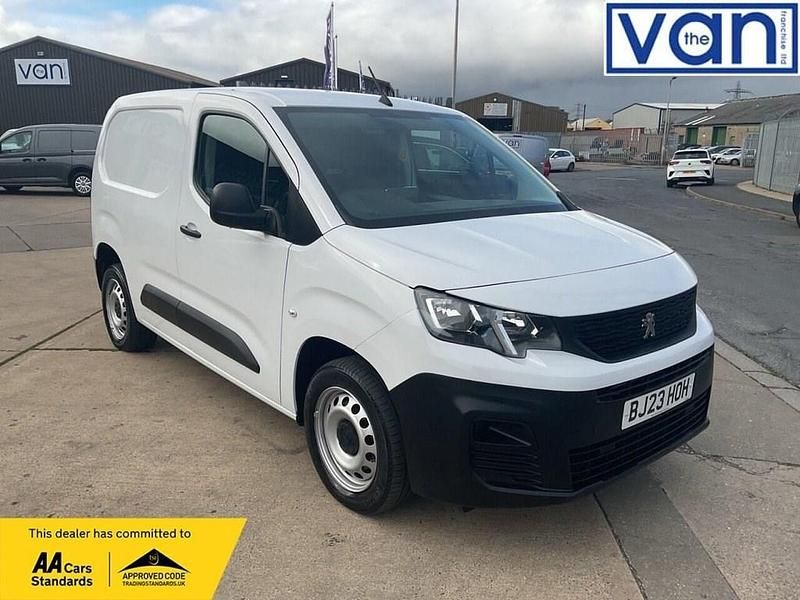 White Used 2023 Peugeot Partner Premium Van | £11,995 (Fair price) - Image 1/3