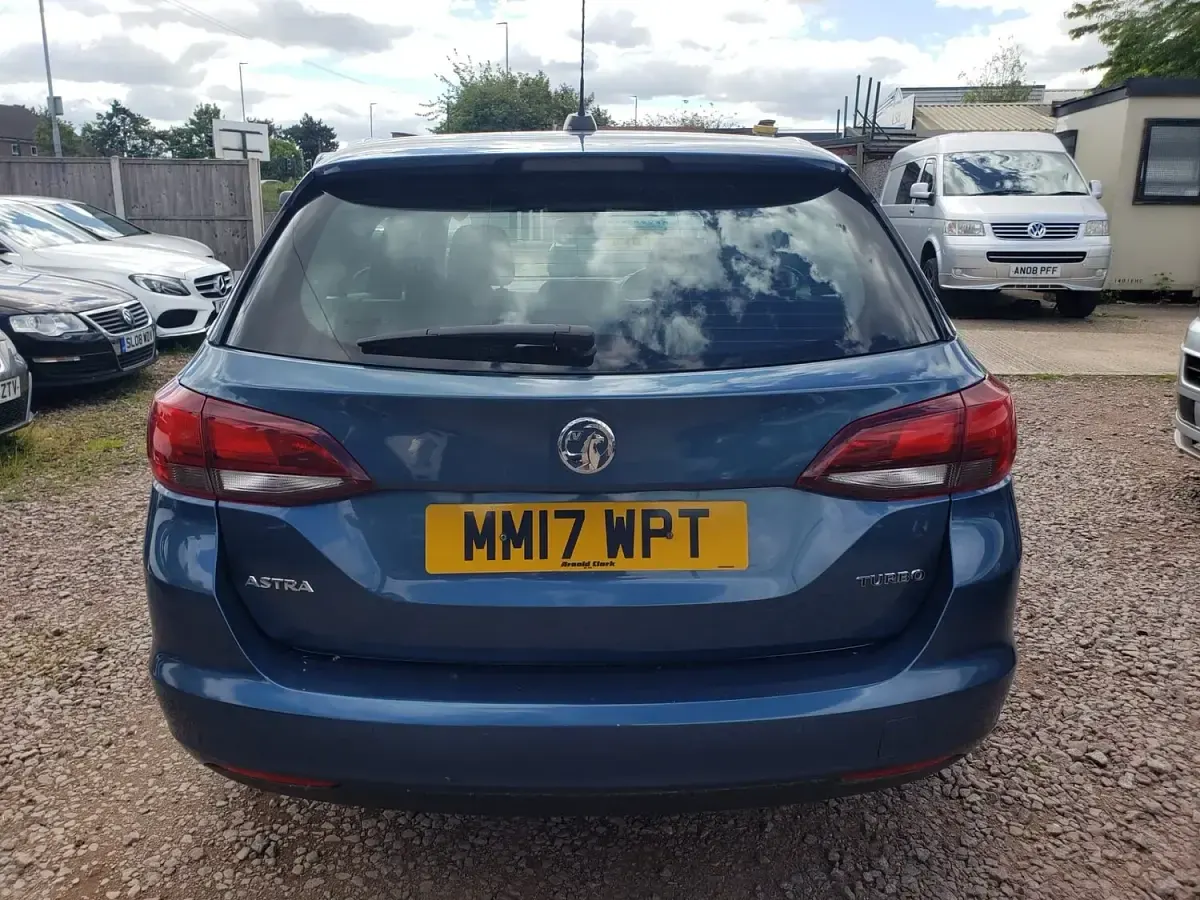 Used Vauxhall Astra SRi 150 HP (110 kW) 2017 Blue Estate