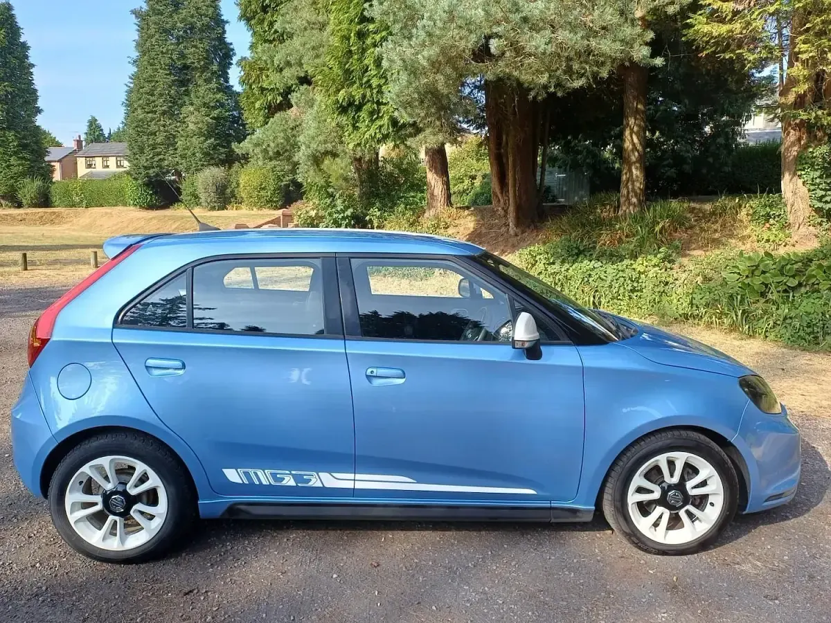 Used MG MG3 106 HP (77 kW) 2016 Blue Hatchback