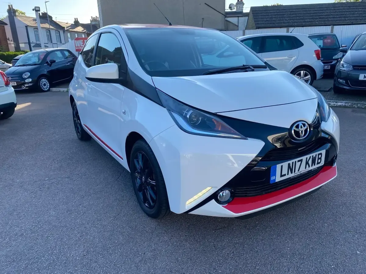Used Toyota Aygo x-press 69 HP (50 kW) 2017 White Hatchback