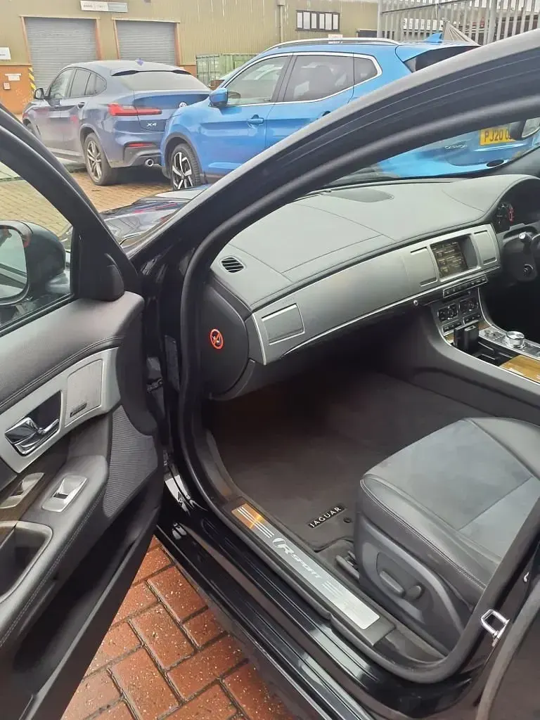 Used Jaguar XF Sportbrake R-Sport 200 HP (147 kW) 2015 Black Estate
