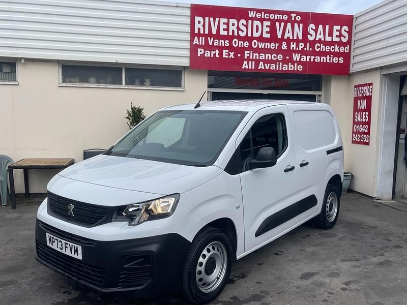 Second-hand Peugeot Partner Premium 2024 Alb Monovolum