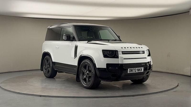 Used Land Rover Defender SE Dynamic 250 HP (183 kW) 2022 Fuji white SUV