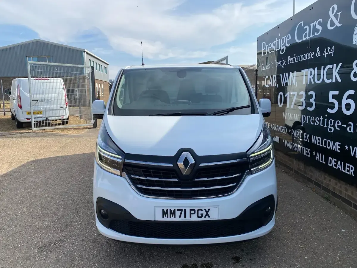 Used Renault Trafic 120 HP (88 kW) 2021 White MPV