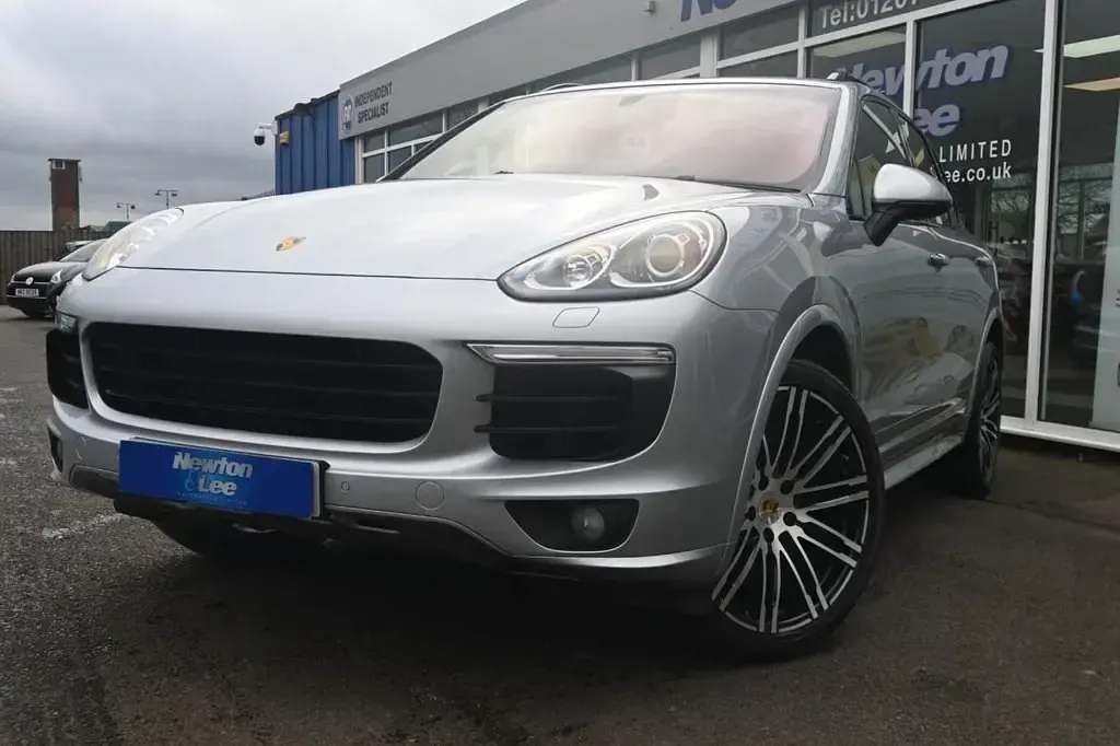 Usado Porsche Cayenne 262 HP (192 kW) 2016 Prateado SUV