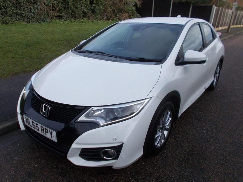 Used Honda Civic SE Plus 120 HP (88 kW) 2015 White Hatchback