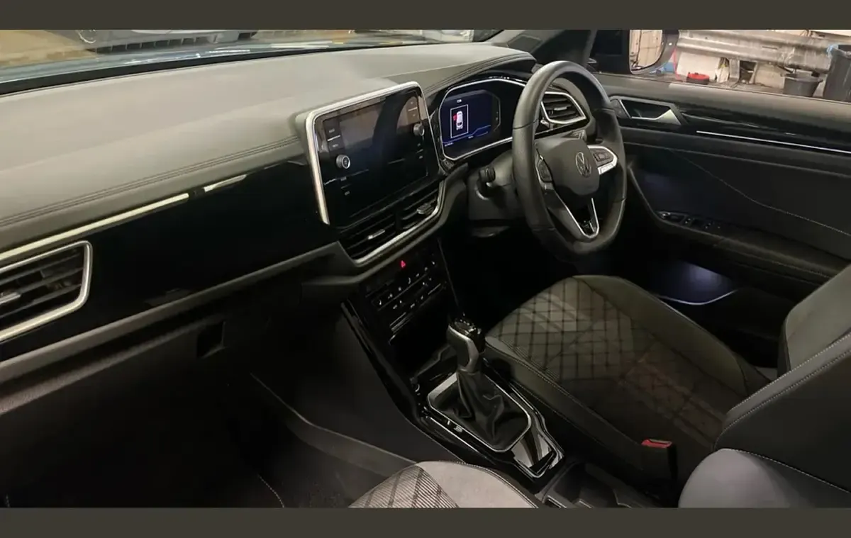 Used VW T-Roc R-line 150 HP (110 kW) 2025 Blue SUV