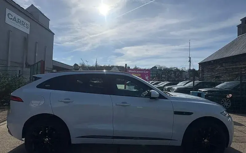 Usado Jaguar F-Pace Chequered Flag 180 CV (132 kW) 2019 Blanco SUV