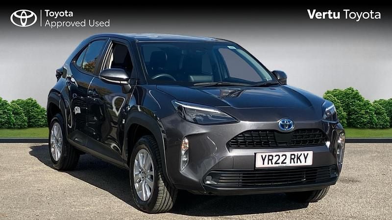 Used 2022 Toyota Yaris Hybrid Estate | £17,614 (Good price) - Image 1/4