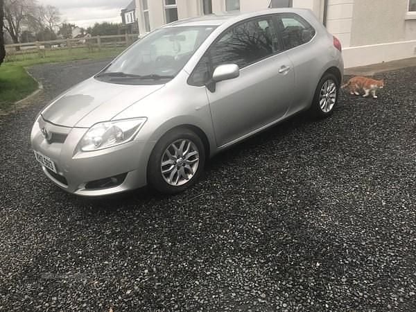 Used Toyota Auris 124 HP (91 kW) 2008 Silver Hatchback