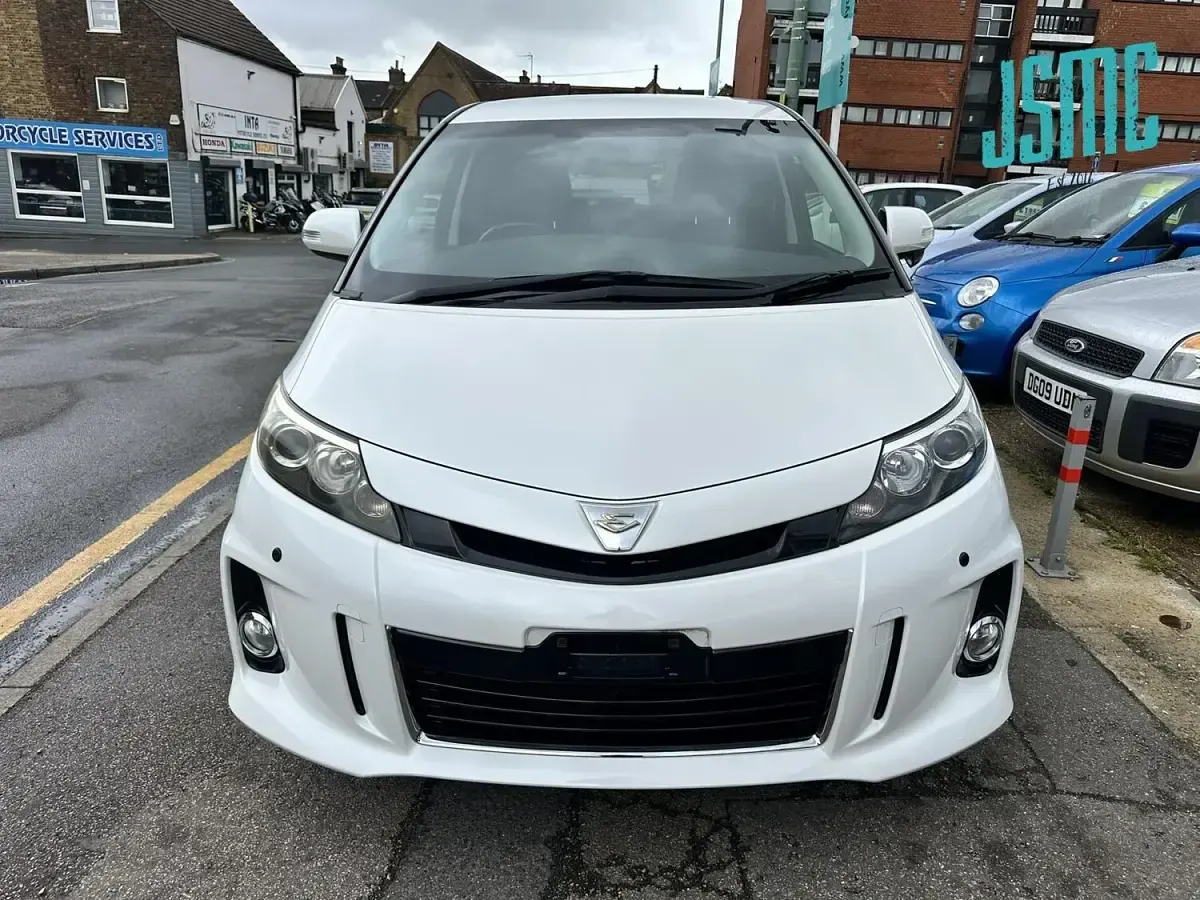 Used Toyota Estima 170 HP (125 kW) 2013 White MPV