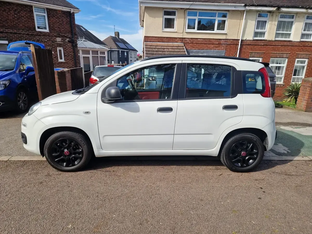 Used Fiat Panda Easy 85 HP (62 kW) 2014 White Hatchback