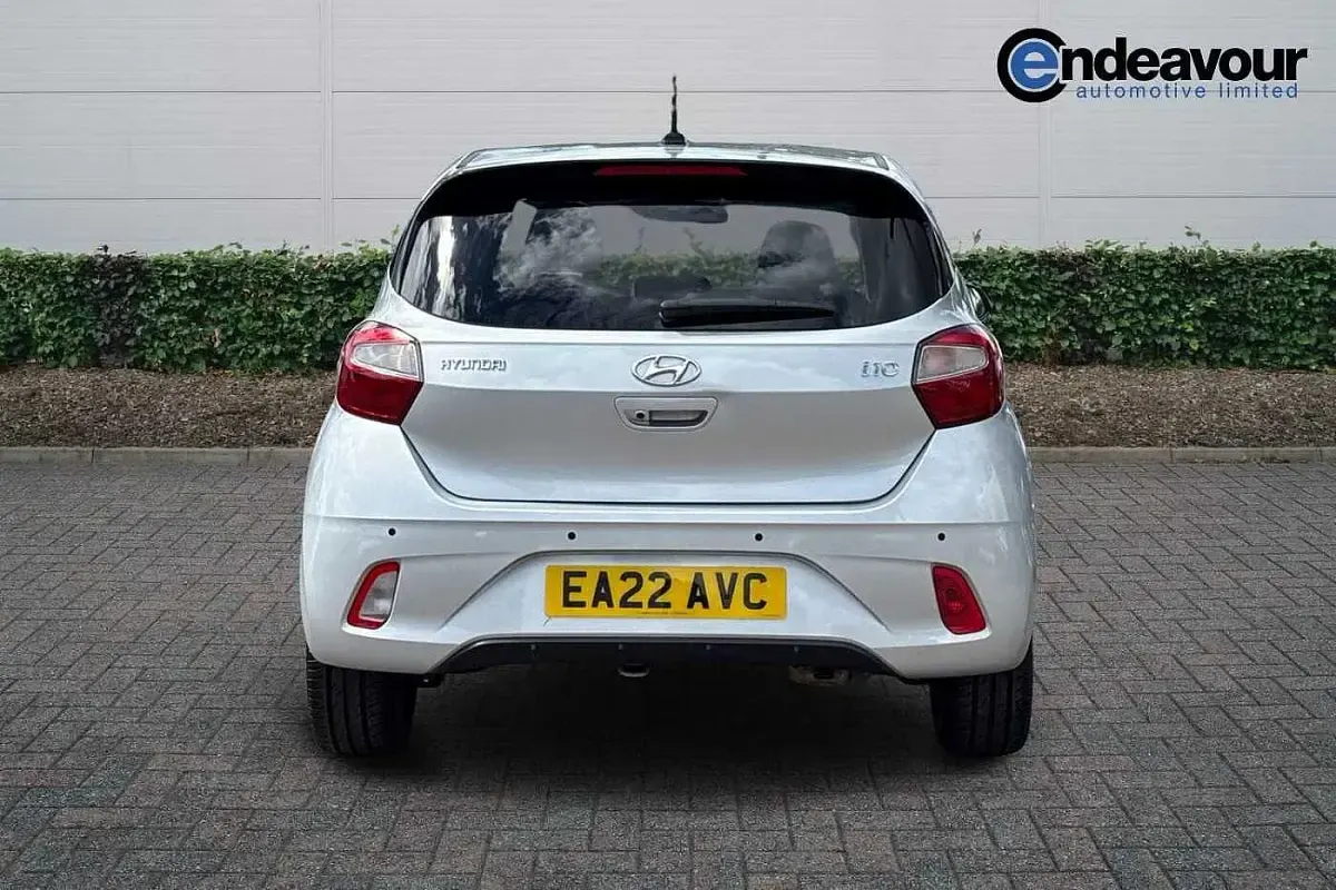 Used Hyundai i10 Premium 84 HP (61 kW) 2022 Silver Hatchback