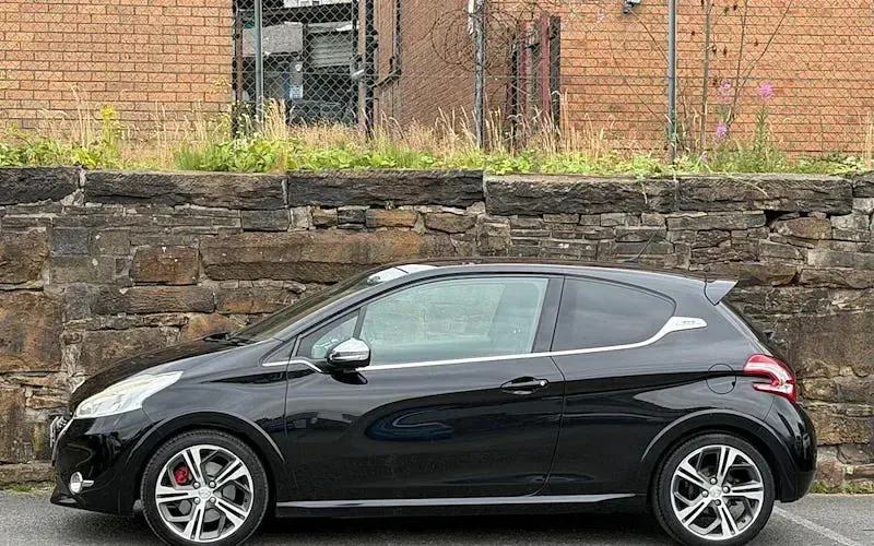 Used Peugeot 208 GTi 200 HP (147 kW) 2013 Black Hatchback