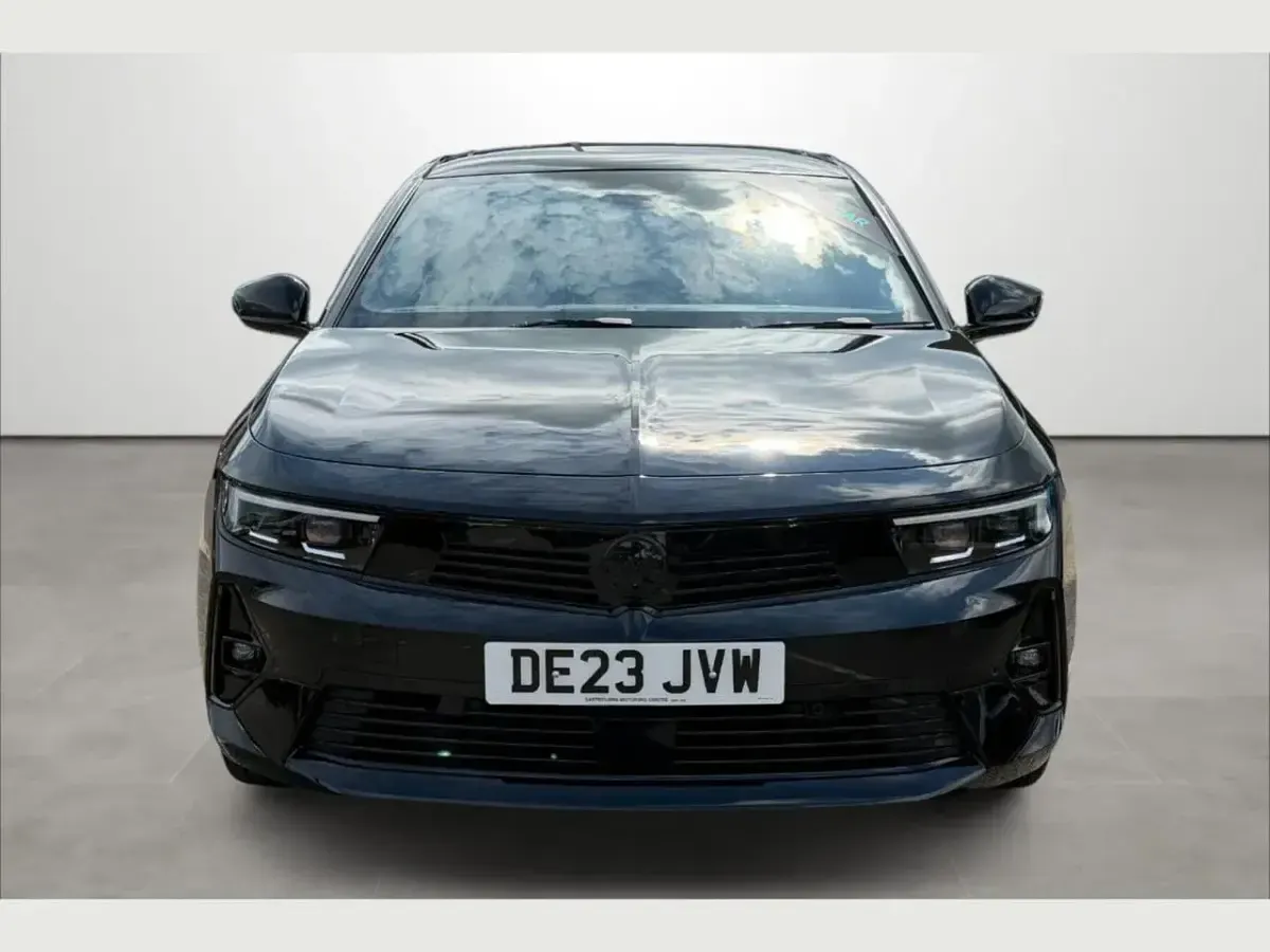 Used Vauxhall Astra Ultimate 128 HP (94 kW) 2023 Black Hatchback