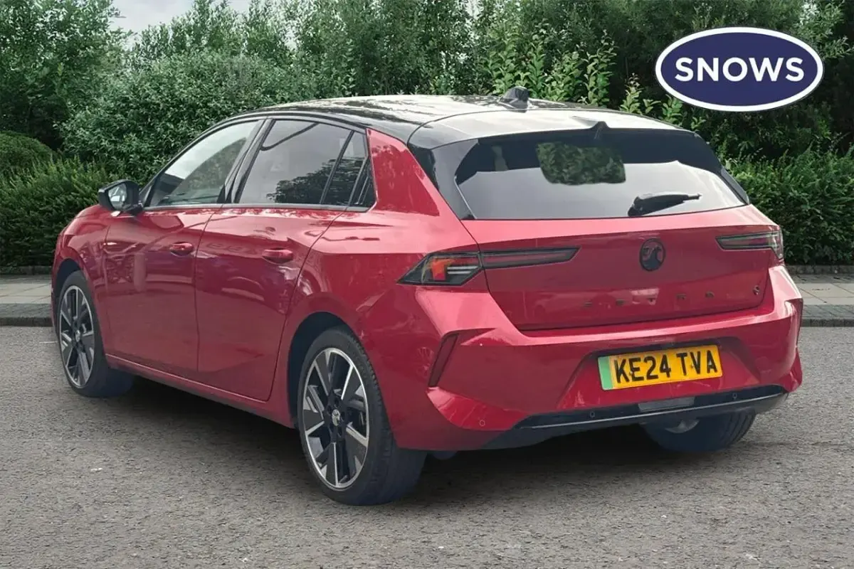 Używany Vauxhall Astra Ultimate 114 kW (156 KM) 2024 Czerwony Hatchback