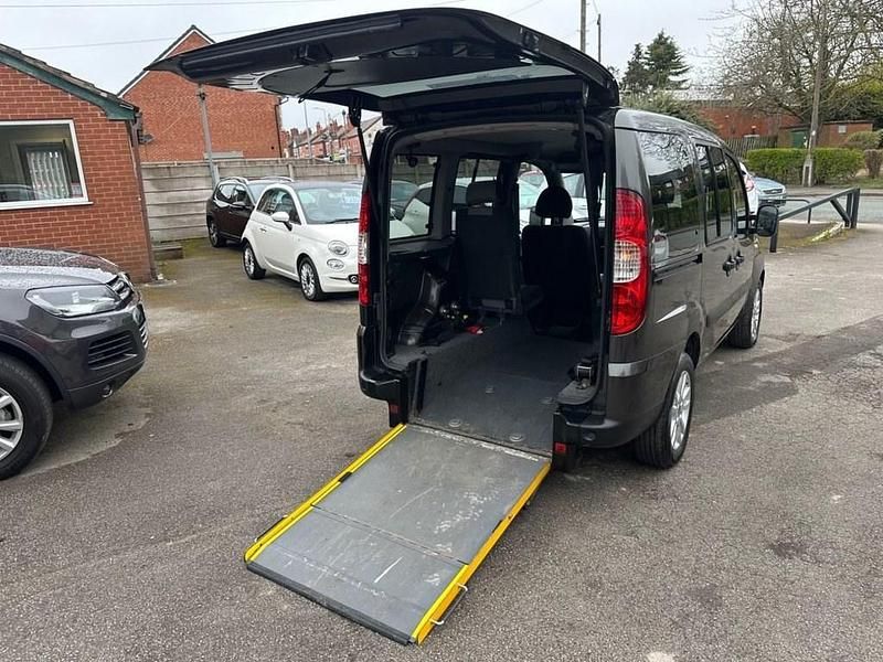 Usado Fiat Doblò Dynamic 77 CV (56 kW) 2008 Gris Monovolumen