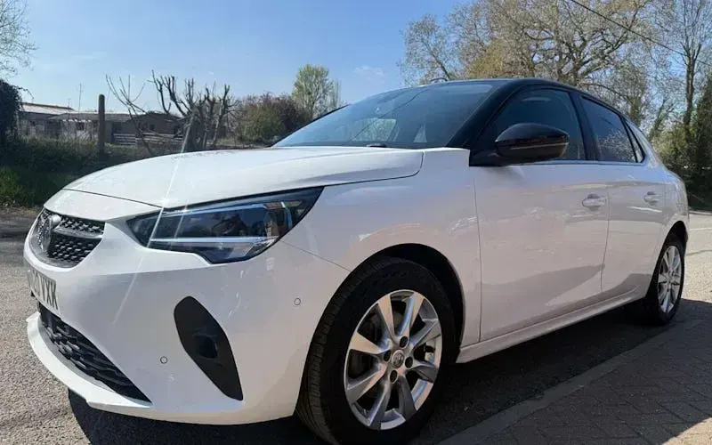 Used Vauxhall Corsa Elite 101 HP (74 kW) 2020 White Hatchback