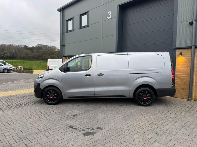 Used Vauxhall Vivaro 120 HP (88 kW) 2020 Grey MPV