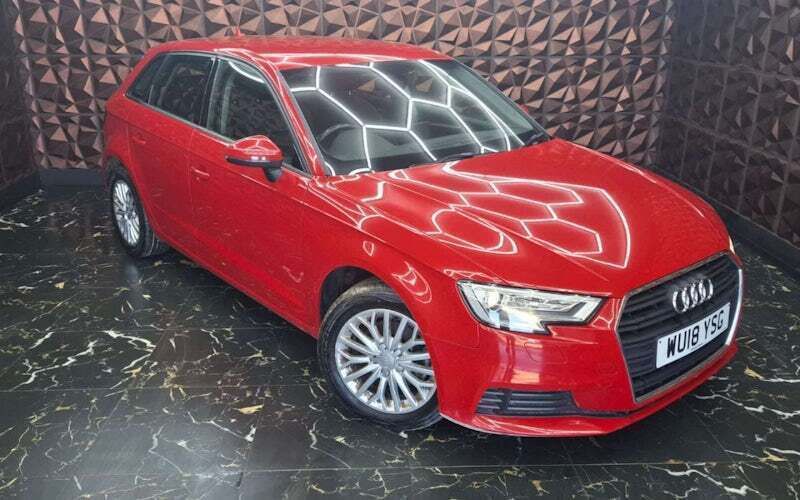 Used Audi A3 Sportback Advanced 116 HP (85 kW) 2018 Red Hatchback
