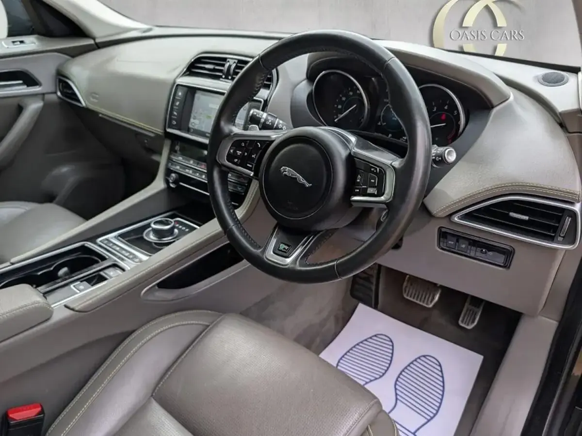 Second-hand Jaguar F-Pace R-Sport 250 CP (183 kW) 2018 Gri SUV