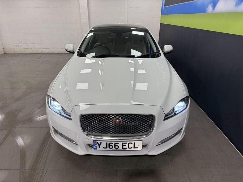 Used Jaguar XJ Luxury 300 HP (220 kW) 2016 White Sedan